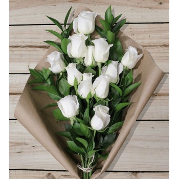 Ανθοδέσμη με 12 Λευκά Τριαντάφυλλα 